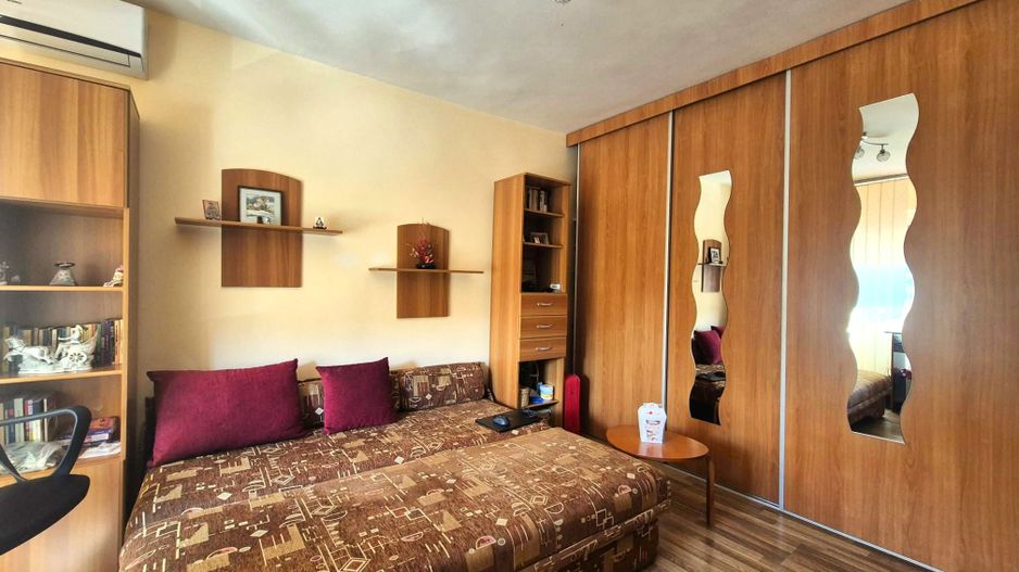 Exclusivitate - Apartament pretabil locuit, toate facilitătile in apropiere - Poză 12