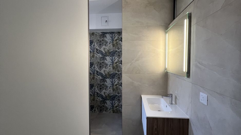 SAD CU VEDERE PANORAMICA - Poză 8