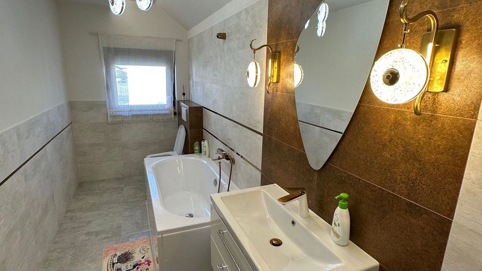 CASA EXCEPTIONALA CU LIVADA PROPRIE - Poză 36