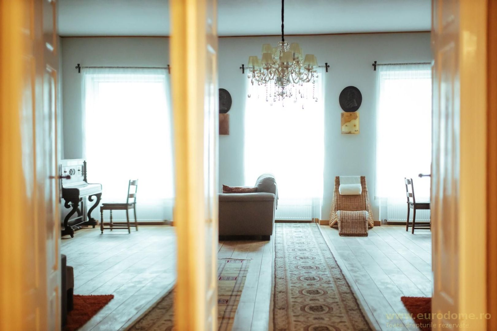 Piata Sfatului, apartament  deosebit, luminos, cu priveliște frumoasă - Poză 10