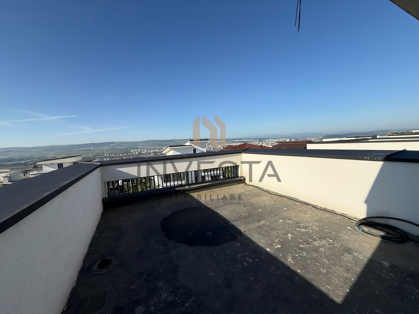 Casa moderna cu terasa panoramica de 40 mp, zona Voronet, Iris - Poză 14