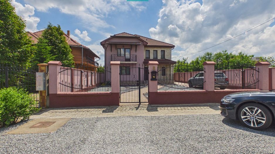 Vilă cu 7 camere de vânzare în zona Central - Poză 61