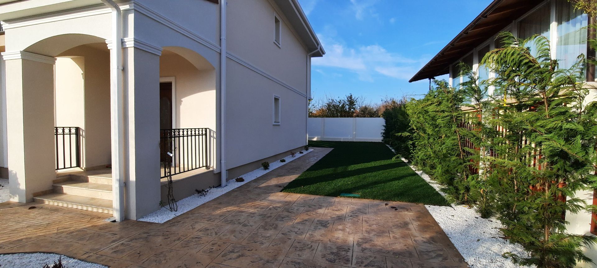 Locuinta deosebita cu finisaje PREMIUM - Poză 3