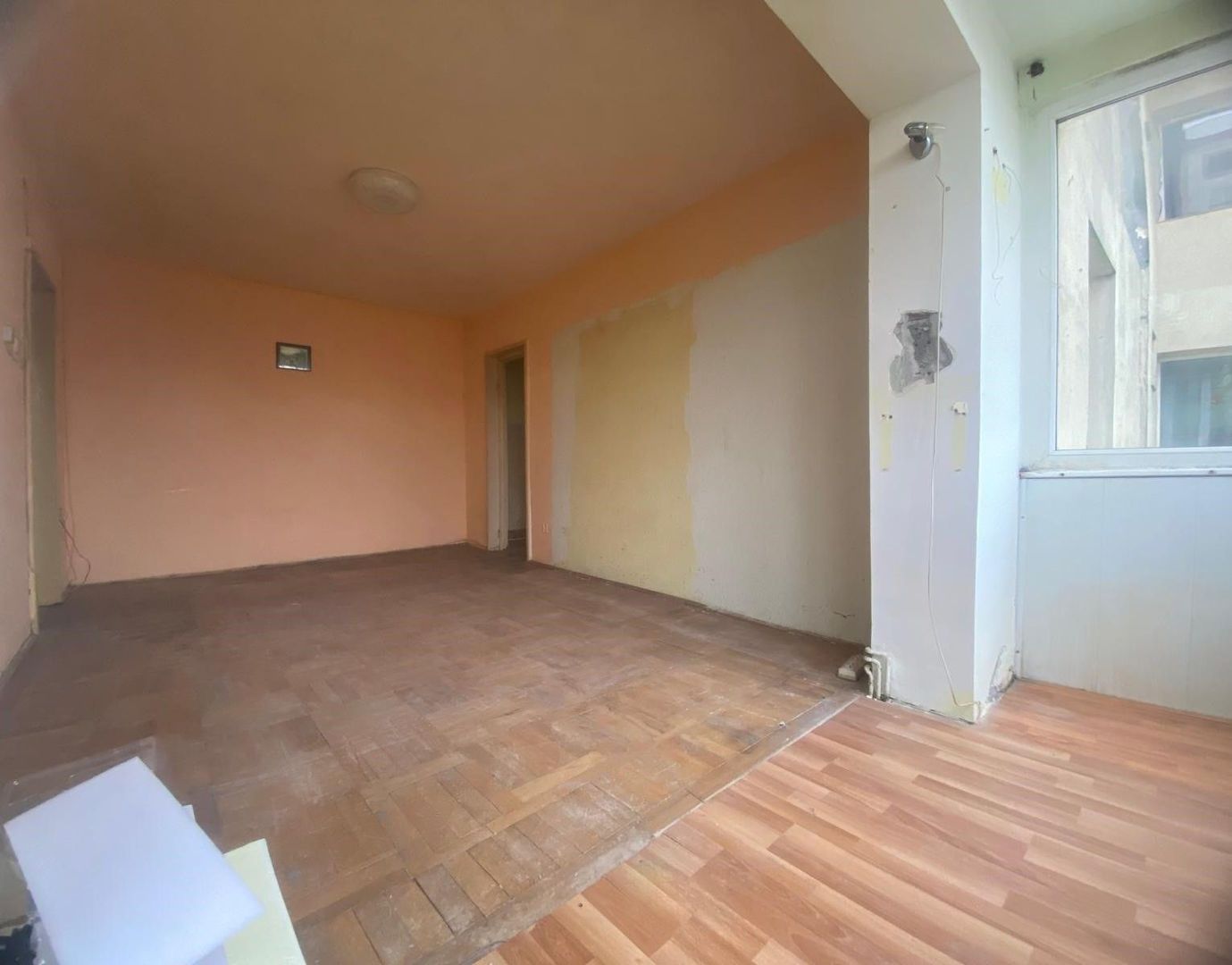 Vanzare apartament cu 3 camere în Micro 6  zonă căutată din Târgoviste - Poză 2