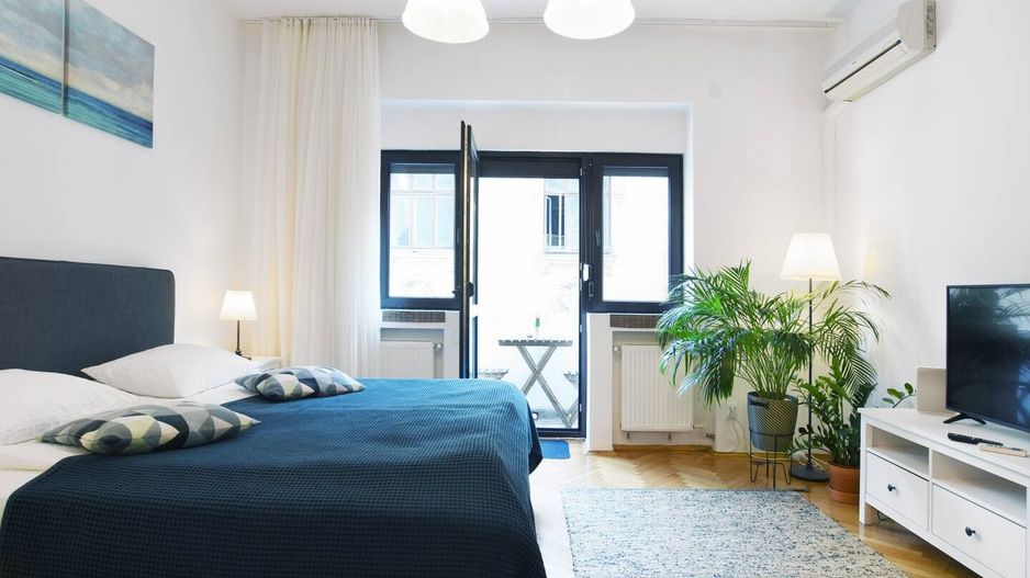 Studio superb (Garsonieră) Cismigiu, Blocul Florentin, centrală, balcon. - Poză 3