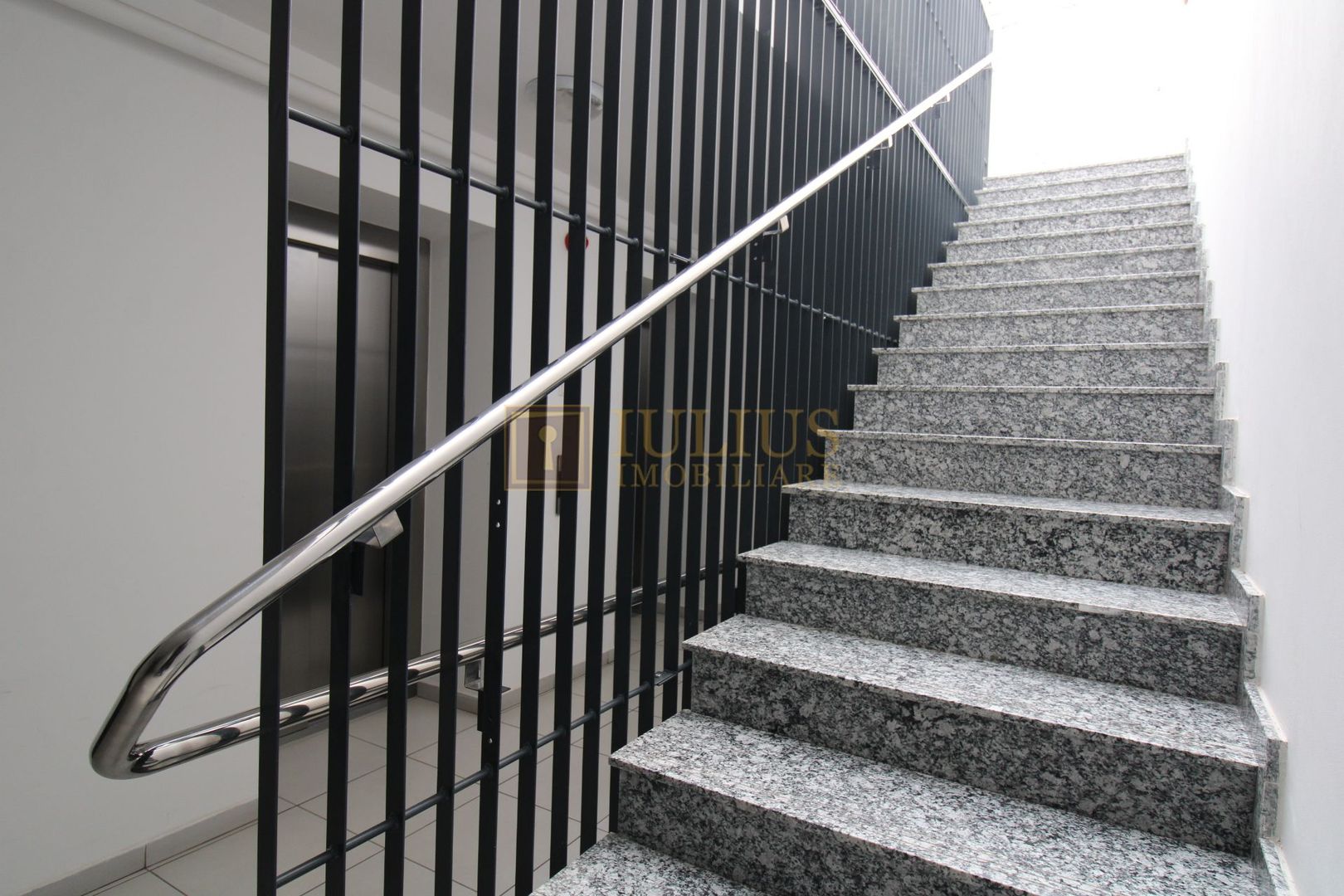 Complex URANUS PLAZA, zona Soarelui; rulouri electrice. - Poză 18