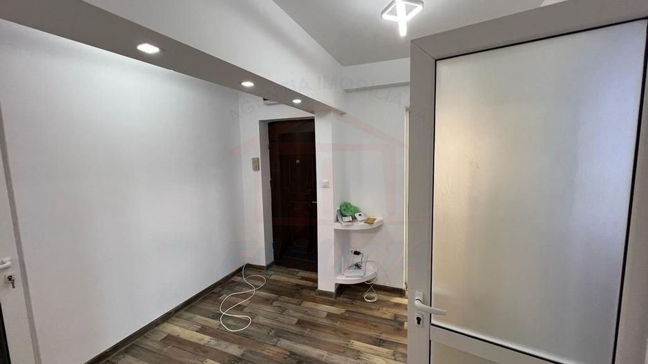 Inchiriem apartament cu 3 camere in centrul orasului, pret 500 euro - Poză 9