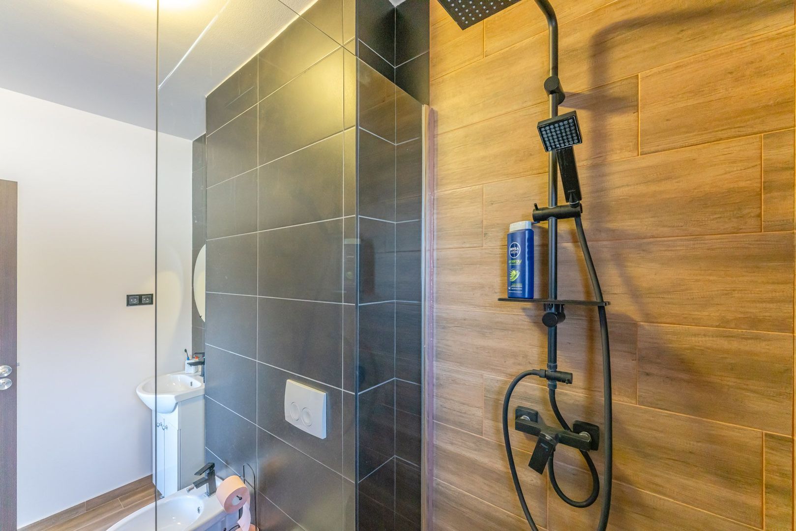 Casă Individuală de Închiriat, Încălzire în Pardoseală, Teren 400 mp - Poză 13