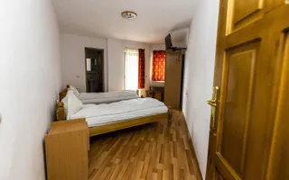 Pensiune 10 camere in statiunea Muntele Baisorii - Poză 20