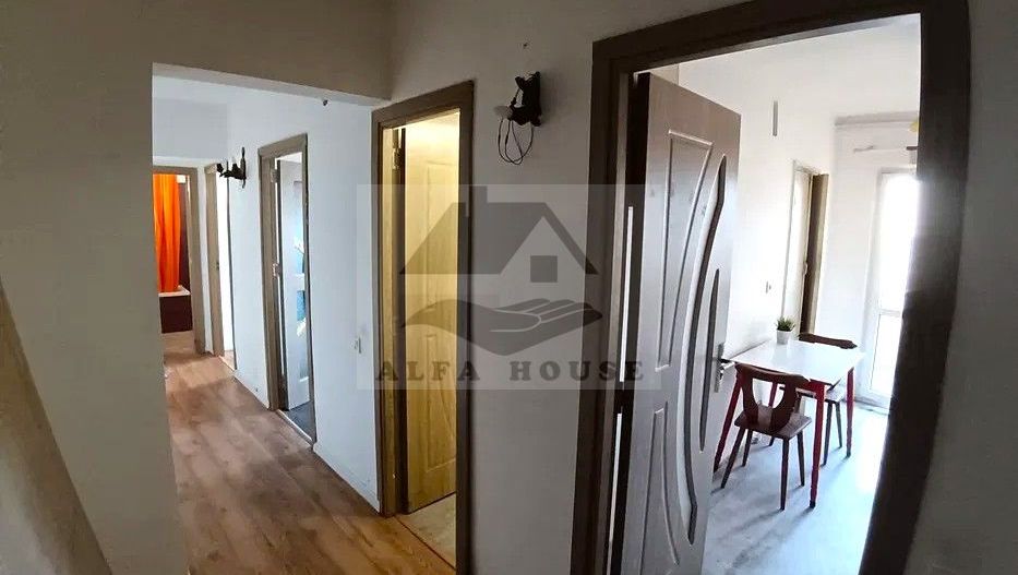 Apartament cu trei camere, zona Racadau 77 mp , etaj intermediar - Poză 2