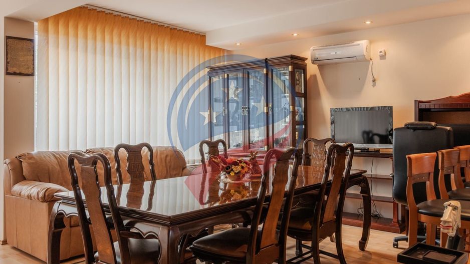 Vila superba cu cinci camere zona centrala - Poză 12