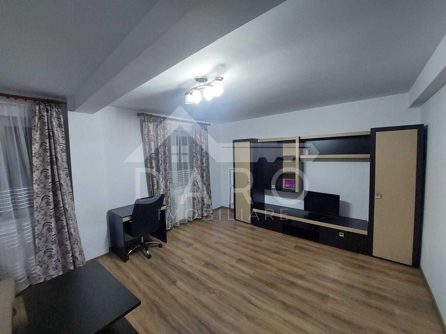 Inchiriez Studio, Tudor, Str Gloriei, Bloc nou - Poză 1