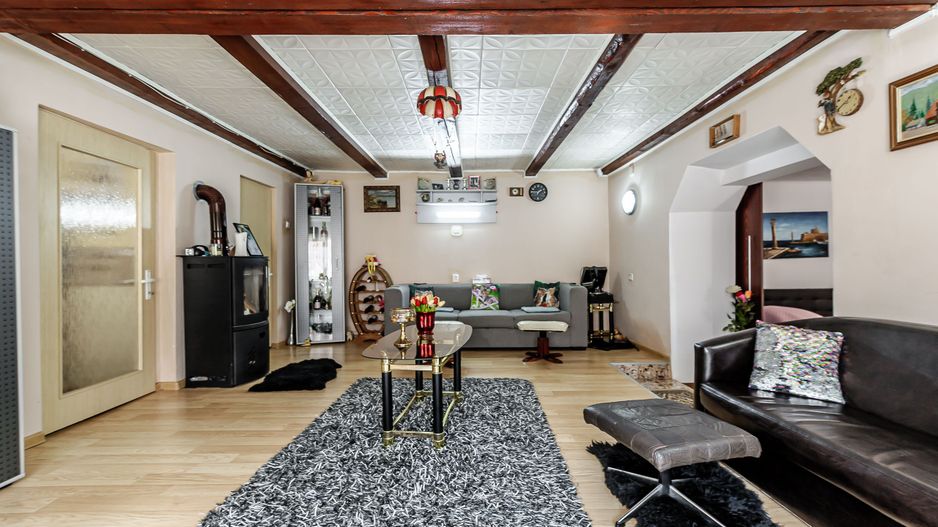 Proprietate vândută Casă spațioasă cu teren generos in Ghioroc - Poză 3