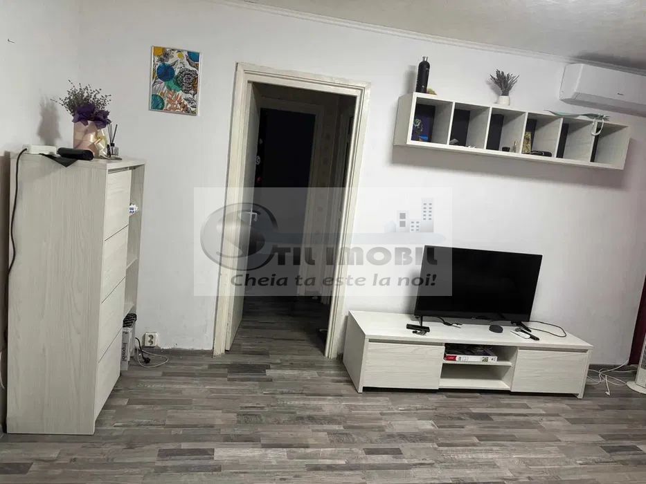 Apartament 2 camere, semidecomandat, Podul de Piatră - Poză 1