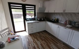 Casa moderna cu 4 camere, La  CHEIE in Poplaca - Poză 14