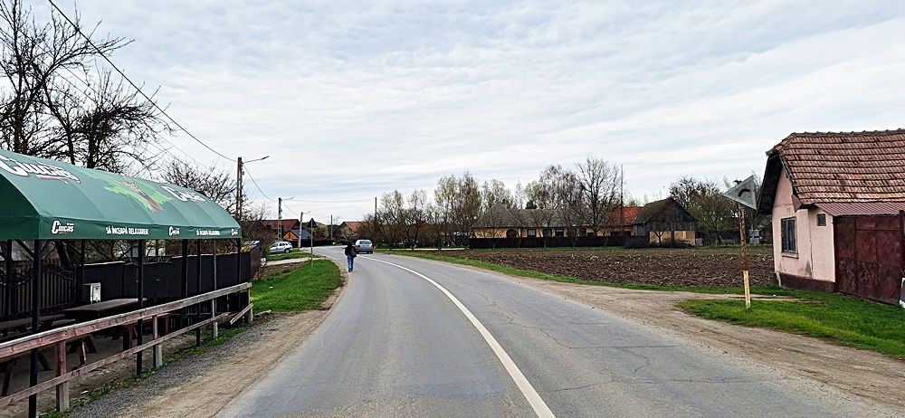 Teren intravilan pentru case in centrul Podu Oltului de 5600mp, 28 euro/mp - Poză 2