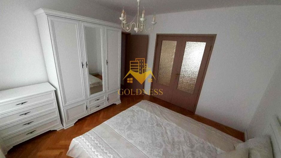 3 camere decomandate, Piata Cipariu, Andrei Muresanu, Zona Muscel - Poză 1