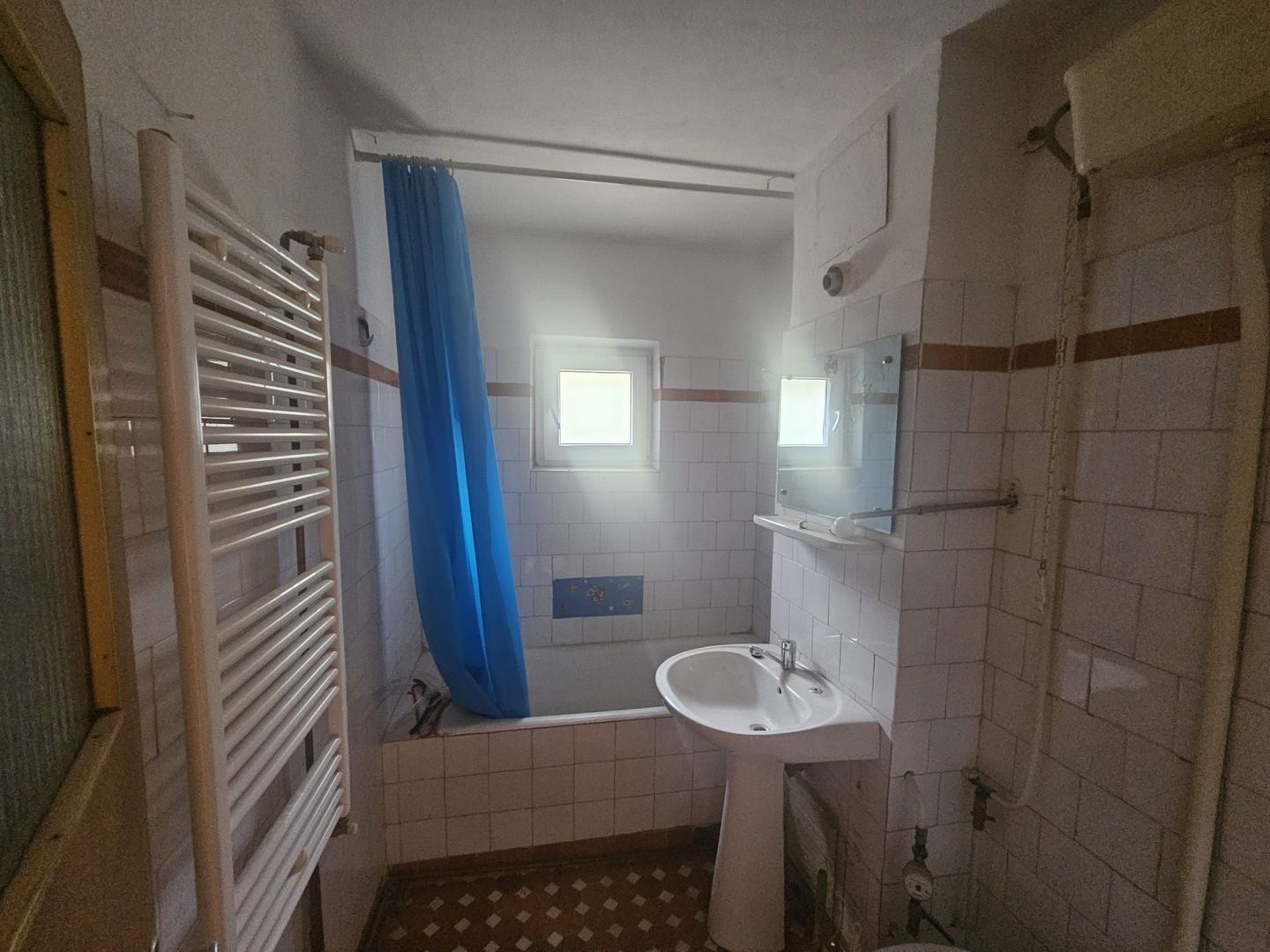 Apartament spațios 3 camere, 2 băi și 2 balcoane – Craiovei, Gh. Doja - Poză 3
