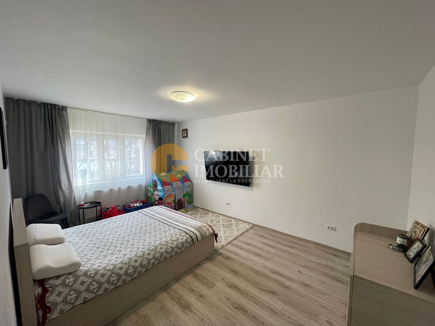 Etaj 1 Nicolina Prima Statie Apartament 2 Camere Decomandat Bloc 1983 - Poză 3