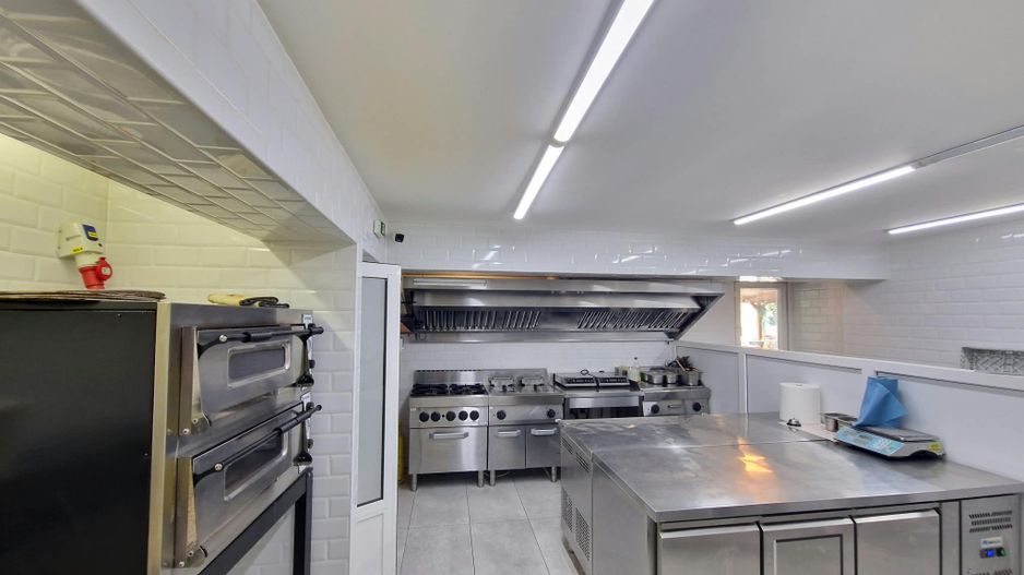 Afacere la cheie pe Strandul Neptun: restaurant, terasa, sala de evenimente - Poză 17