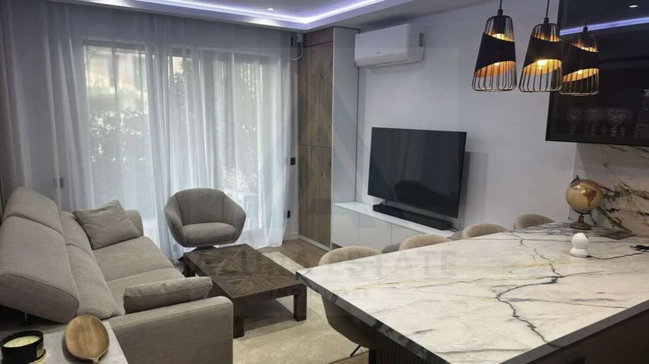 Apartament lux 2 camere curte privata si garaj subteran The Lake Home - Poză 1