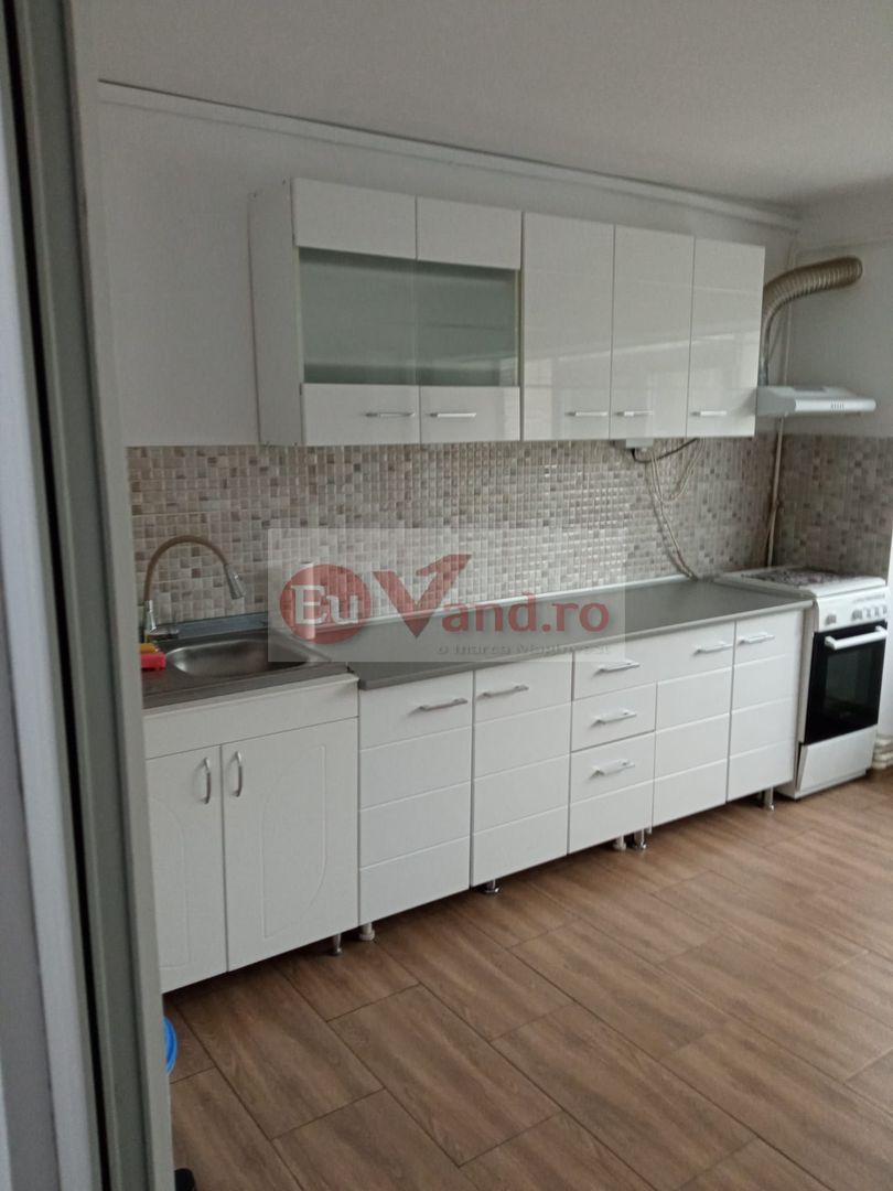 De inchiriat apartament cu 3 camere ICF, langa Scoala nr. 12, parter, 500 E - Poză 8