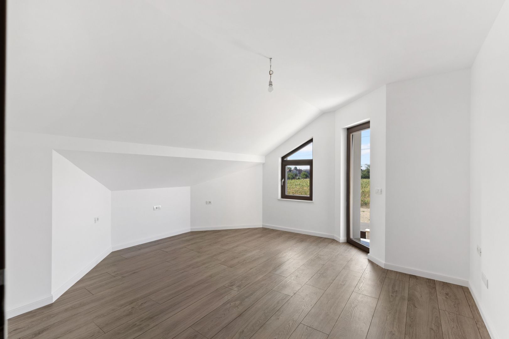 Eleganta, Confortul, Calitatea, liniste Vila P+M Garaj Pecica Arad - Poză 10