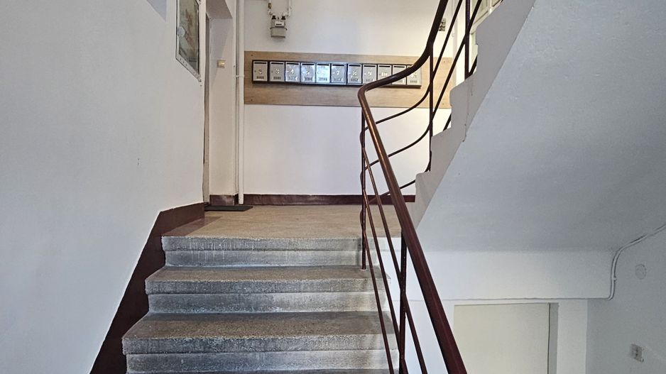 Str Lunga apartament pretabil birou/cabinet , parter stradal - Poză 11