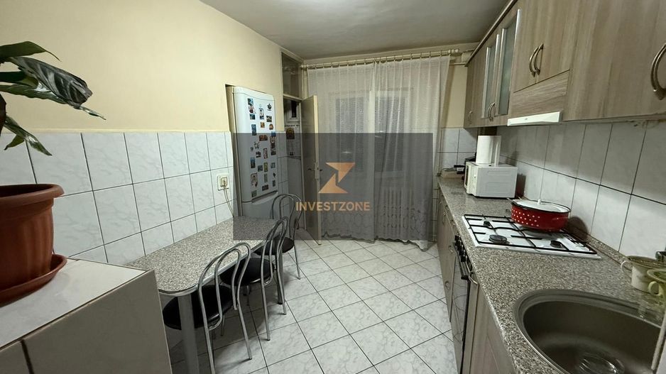 Apartament 2 dormitoare, decomandat, 2 balcoane – Rogerius Oradea - Poză 3