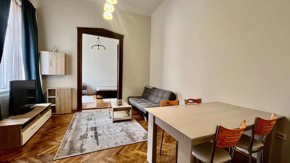 Apartament cu aer nobiliar,  clădire istorică,  zona Unirii - Medicina - Poză 1