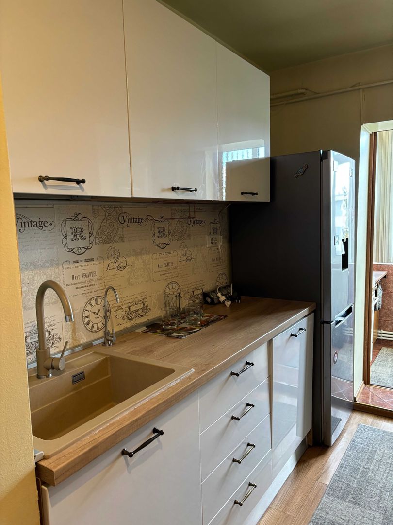 Apartament 3 camere decomandat, mobilat  utilat  Micro 17 Et. 4 - Poză 4