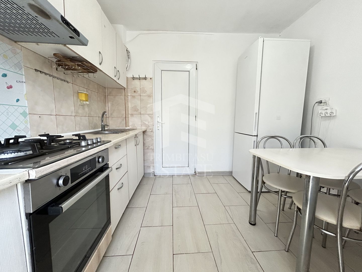 Apartament 4 camere 70 mp 2 bai centrala termica - Inel 2 - Scoala 39 - Poză 4
