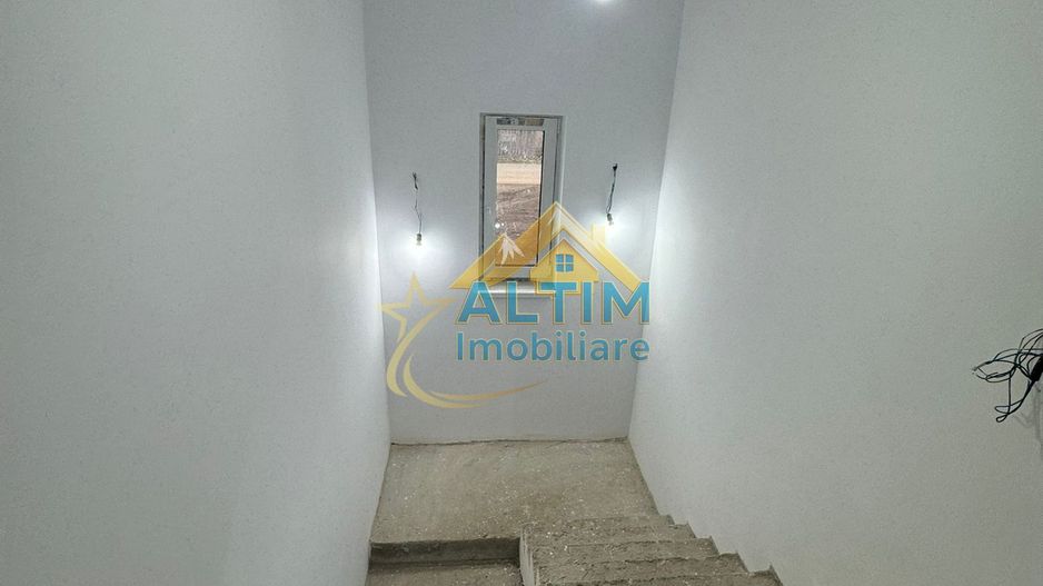 De vânzare - Casă cu 4 camere în cartier Izvor - Poză 11