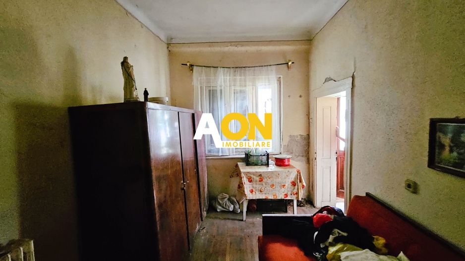 Casa veche, 5 camere, 287 mp teren, zona Prefectura. Necesita renovare - Poză 16