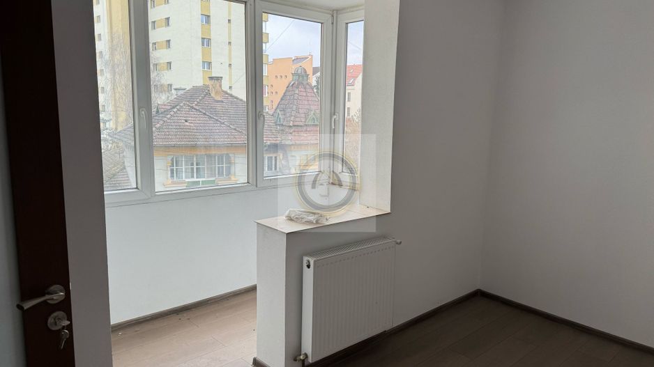 Apartament 3 camere de inchiriat | nemobilat, neutilat | langaDoboz - Poză 14