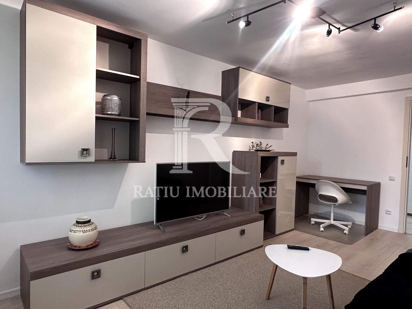 Apartament cu 2 camere | Prima Închiriere | Piața 1 Decembrie | Oradea - Poză 2