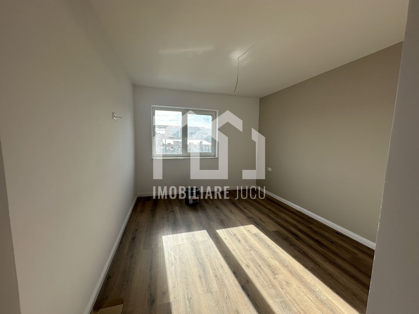 Casă individuală finisată, curte 780 mp – Jucu de Mijloc - Poză 4