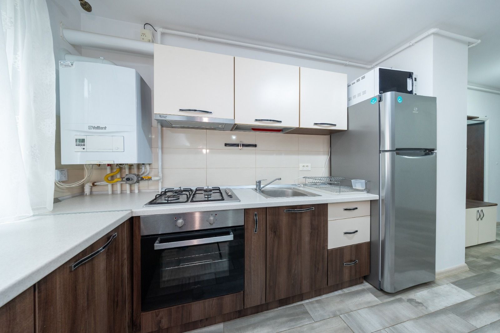 Apartament cu doua camere modern ,cu boxa in Top City - Poză 8