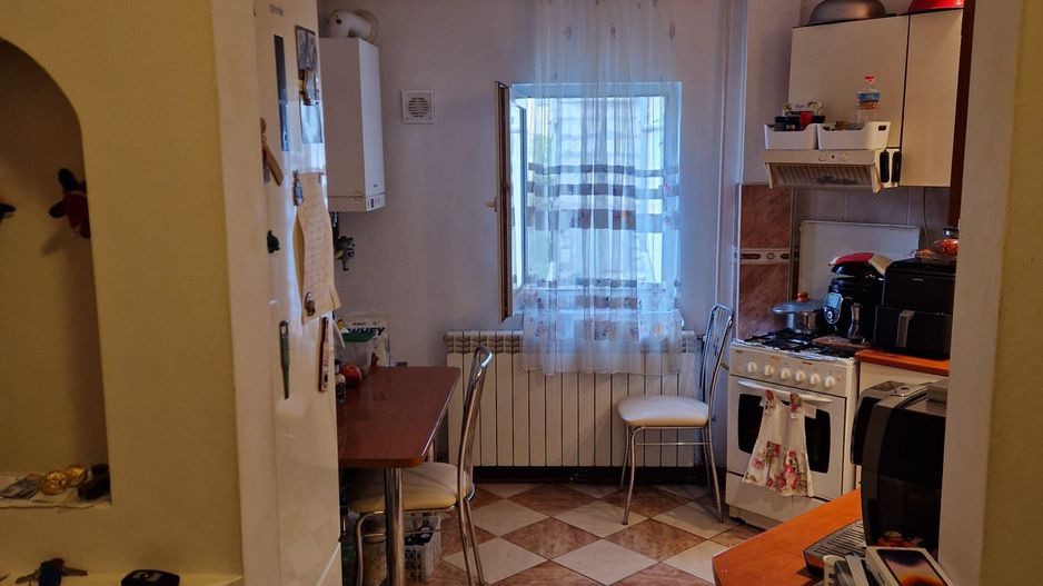 Soarelui | 3 Camere | Etaj 1 | Centrala proprie | Boxa - Poză 1