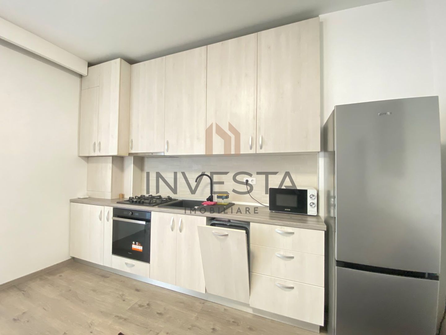 Apartament cu 3 camere de inchiriat si loc de parcare, strada Campina - Poză 3
