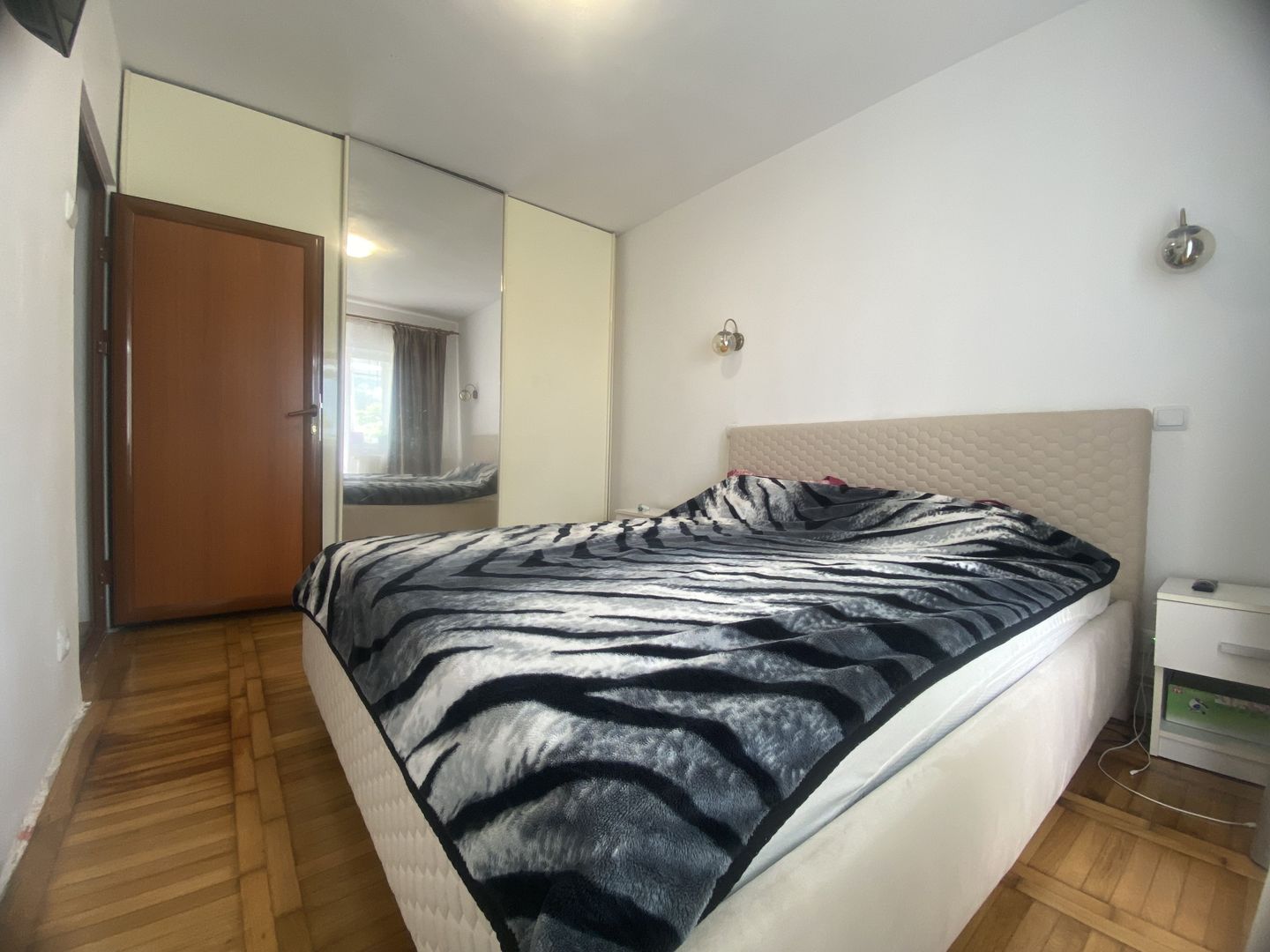 Compartimentare decomandata! Vanzare apartament cu 3 camere-Micro 11 - Poză 5