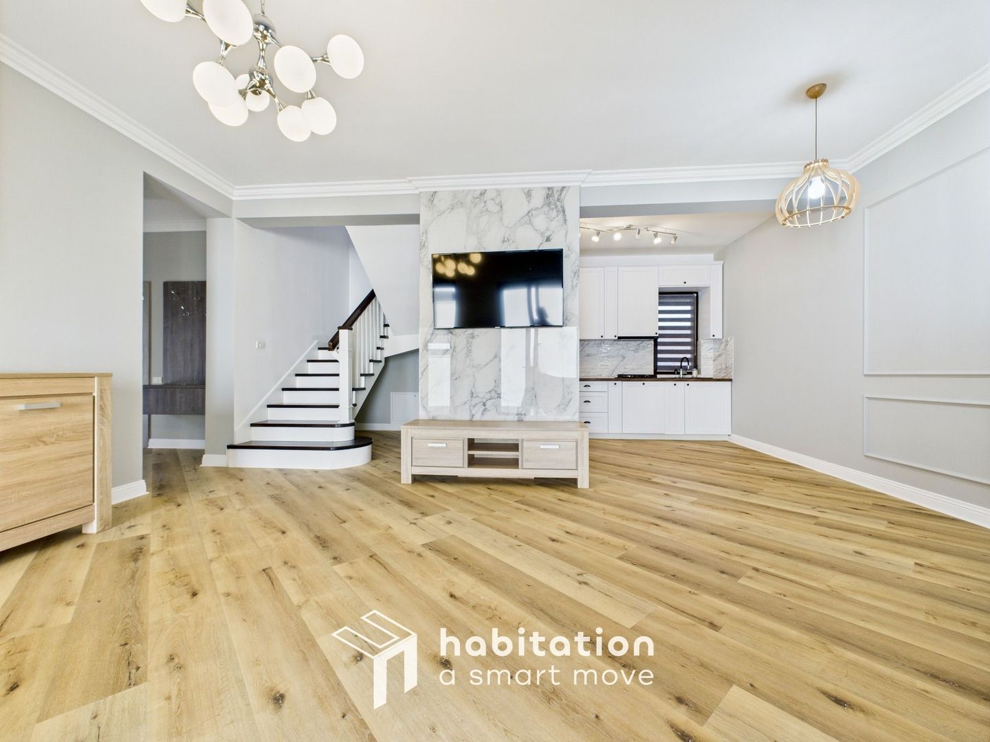 Tur virtual disponibil – duplex modern cu grădină privată și garaj - Poză 1
