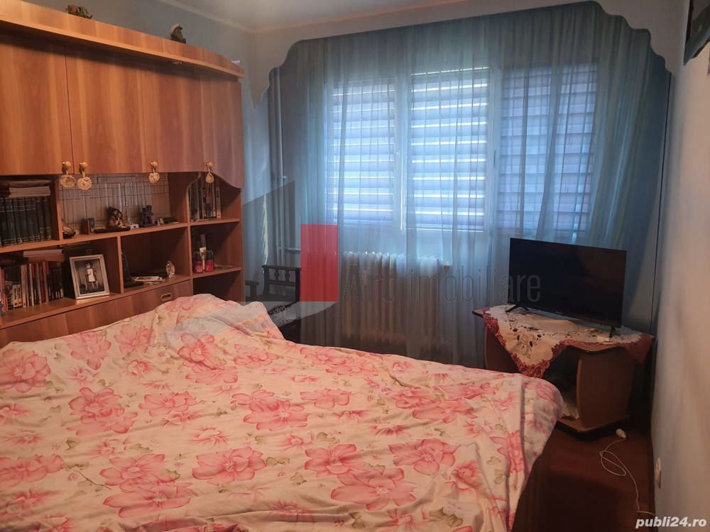Vânzare apartament 3 camere Bd. Obregia-Turnu Măgurele - Poză 1