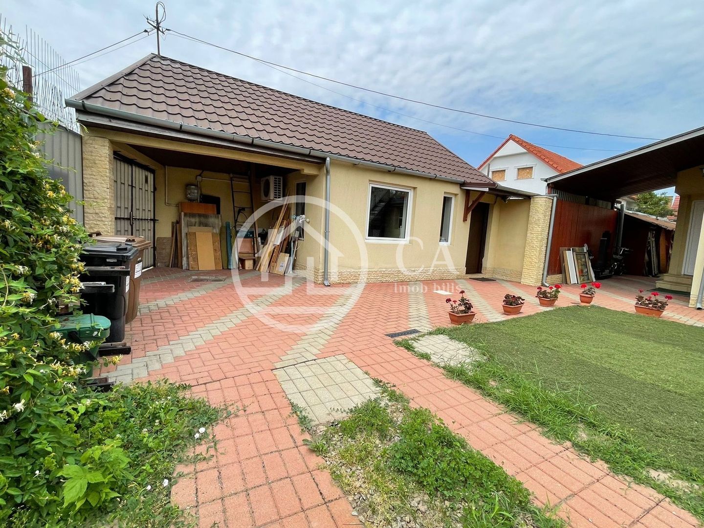 Casă de vânzare cu 3 camere si o anexa in zona Cantemir, Oeadea. - Poză 1