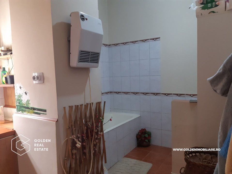 Casa mare, cu 4 apartamente a cate 1, 2, 3 și 4 camere fiecare - Poză 12