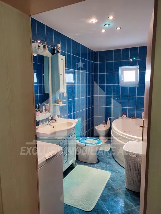 Apartament cu 3 camere de vanzare in Cetate - Poză 4