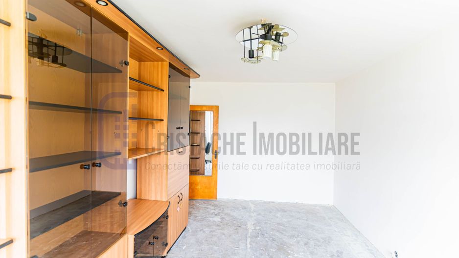 Fără comision! Apartament decomandat, 3 camere, an 1985, etj. 5, bloc anvelopat - Poză 1