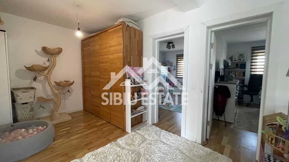 Duplex elegant cu 5 camere, 2 bai, curte in Cristian - Poză 19