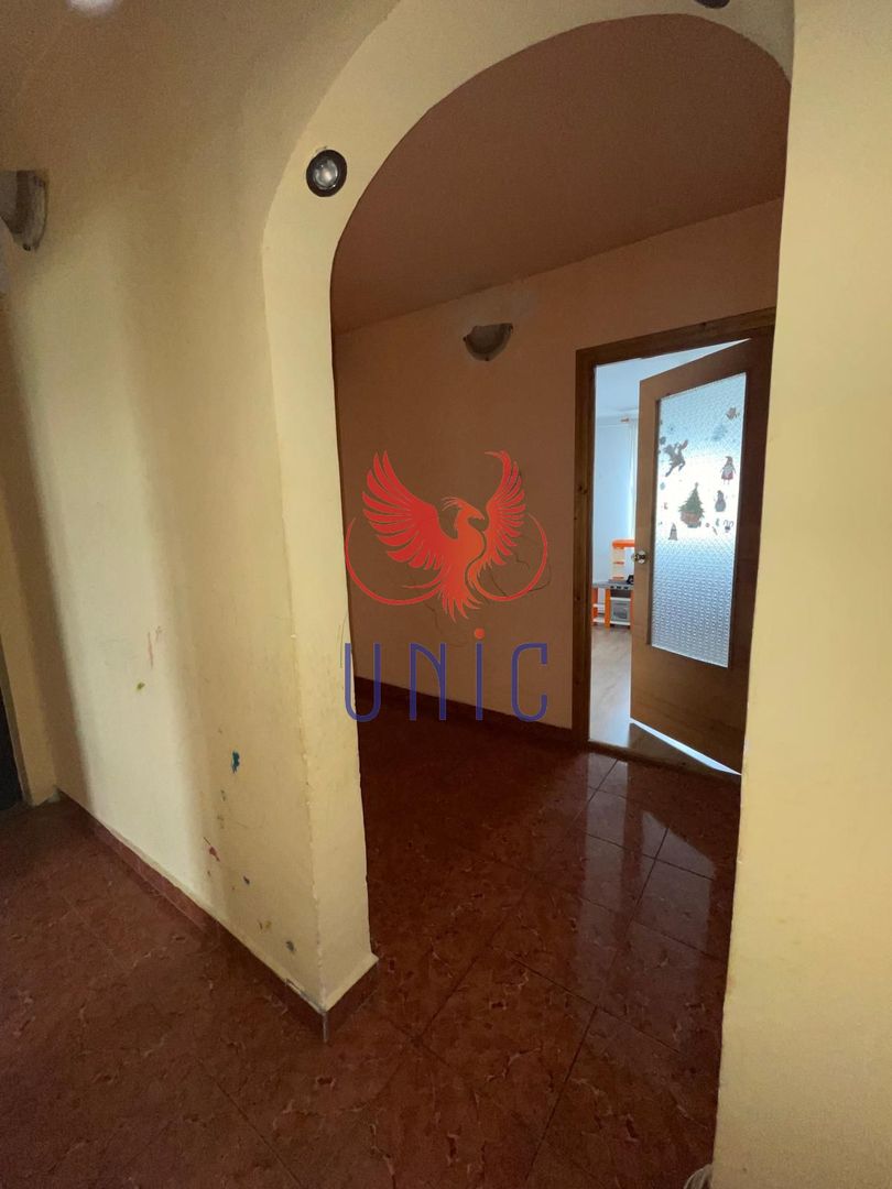 4 camere decomandate, V-uri - 1 Mai - Poză 2