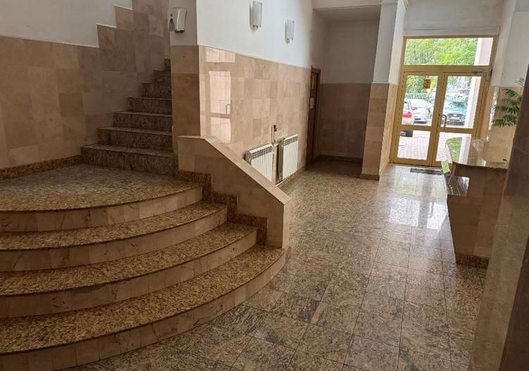 BRASADAS inchiriaza ap 3 cam birou/locuit - terasa - Unirii. - Poză 1